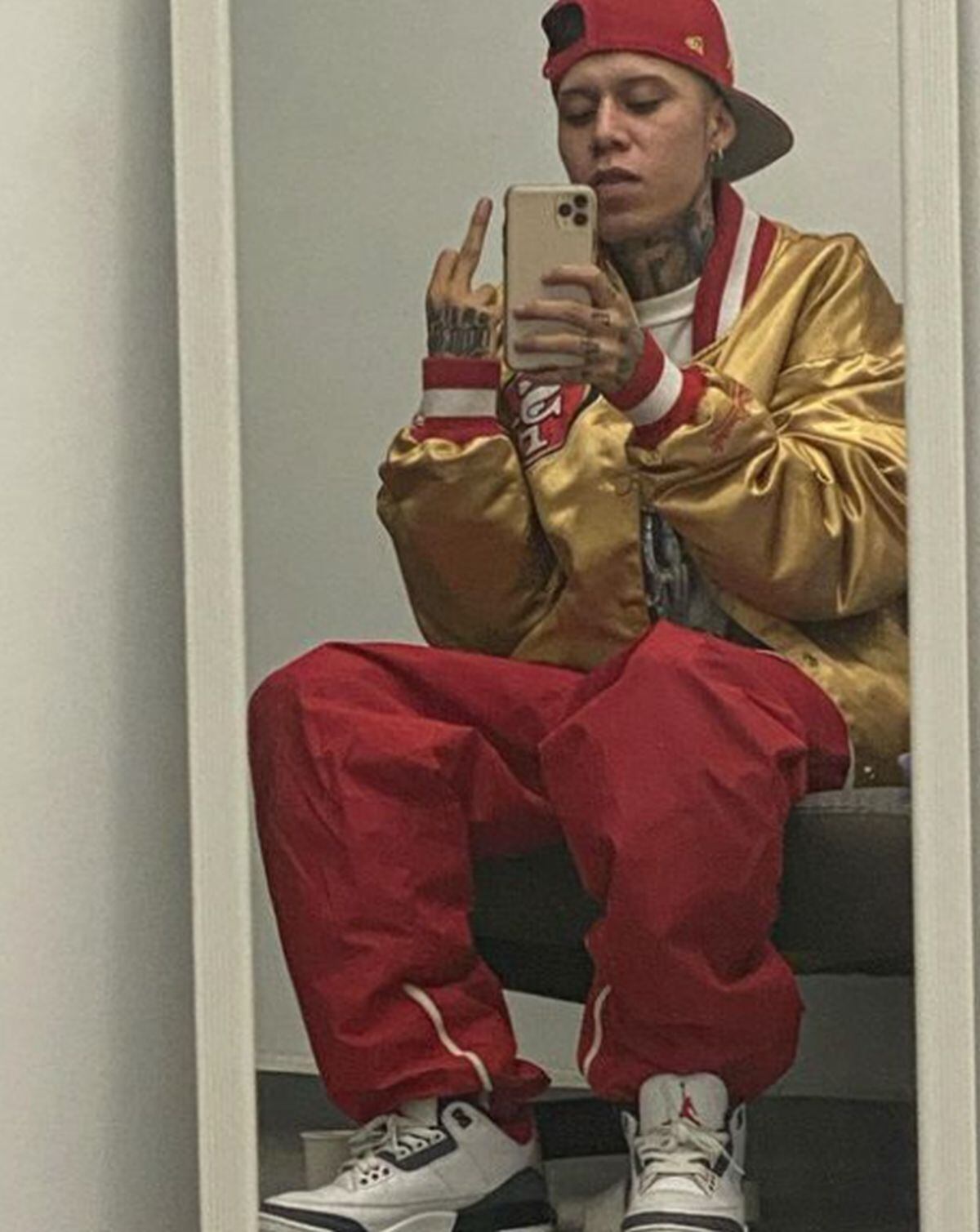 El rapero creó su marca de ropa para que sus seguidores puedan vestirse como él (Foto: Santa Fe Klan / Instagram)