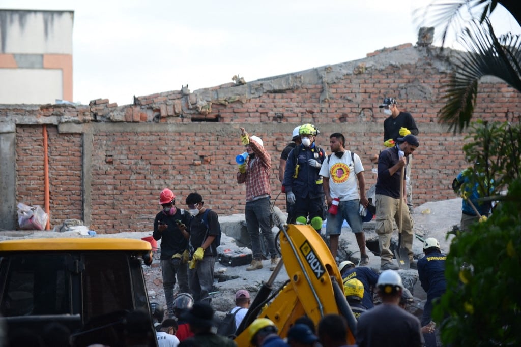 Rescate de sobrevivientes en Cali tras terremoto en Colombia. Foto: Edwin Rodriguez Pipicano / Anadolu via AFP