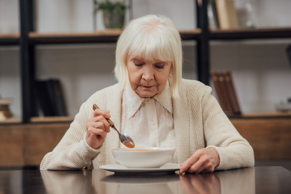 A medida que uno va envejeciendo, los sentidos se van atrofiando. Por eso, los adultos mayores no disfrutan la comida como cuando eran jóvenes. Foto: Istock.