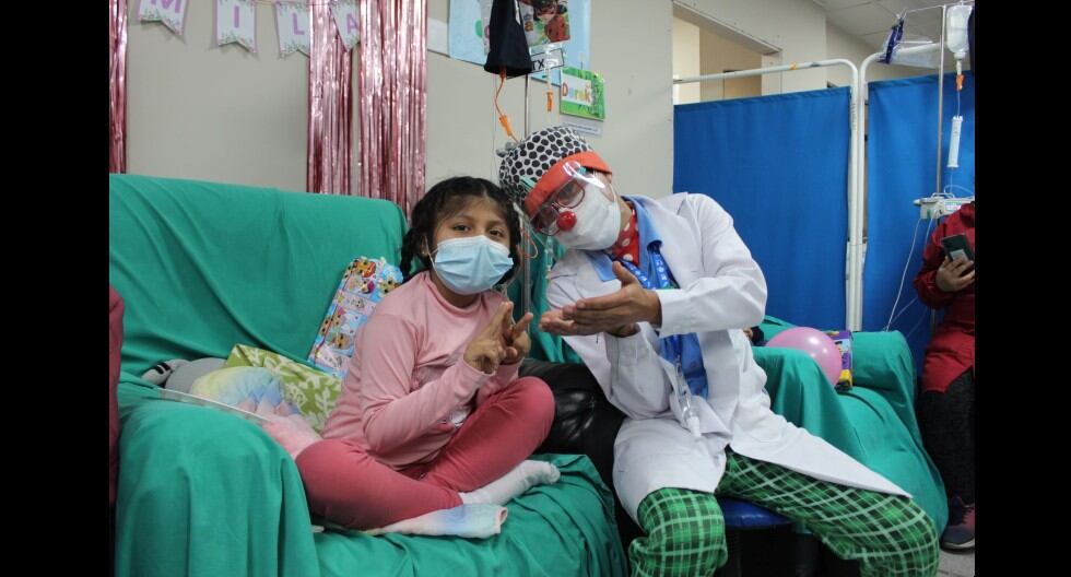 PayaSOS de Emergencia visitan a niños que reciben quimioterapia en el Hospital Sabogal y los ayudan a continuar su tratamiento. (EsSalud)