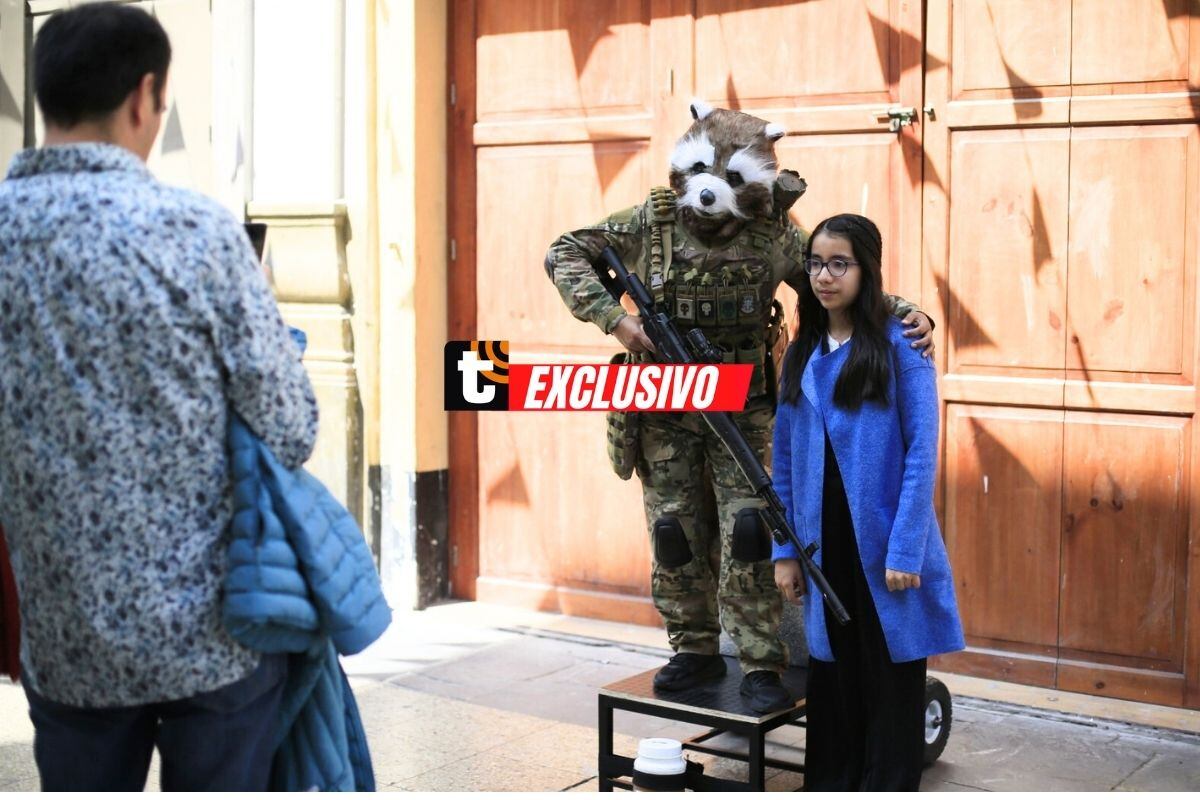 Trabaja en pleno Jirón de la Unión, en el Centro de Lima. Fotos: César Bueno / Trome.