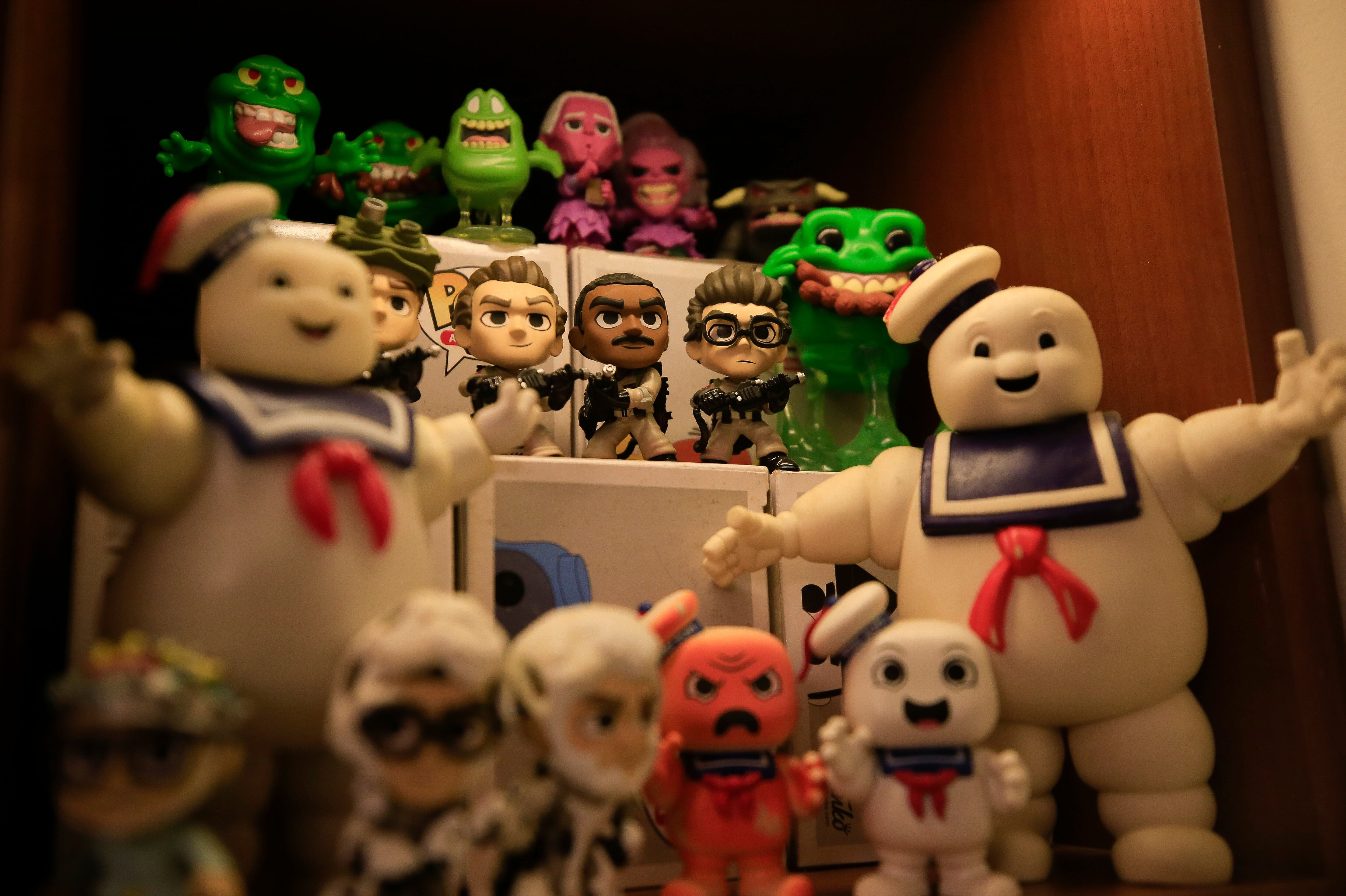 Renzo Hidalgo muestra al Hombre de Malvavisco, villano de Los Cazafantasmas (Foto: César Bueno)