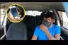Taxista devuelve celular que olvidó pasajera y la reacción de la mujer genera indignación