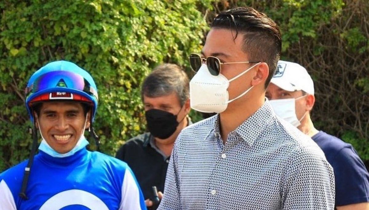 Cristian Benavente junto a su amigo, el jinete Martín Chuan. (Foto: @fotohipicaperu)