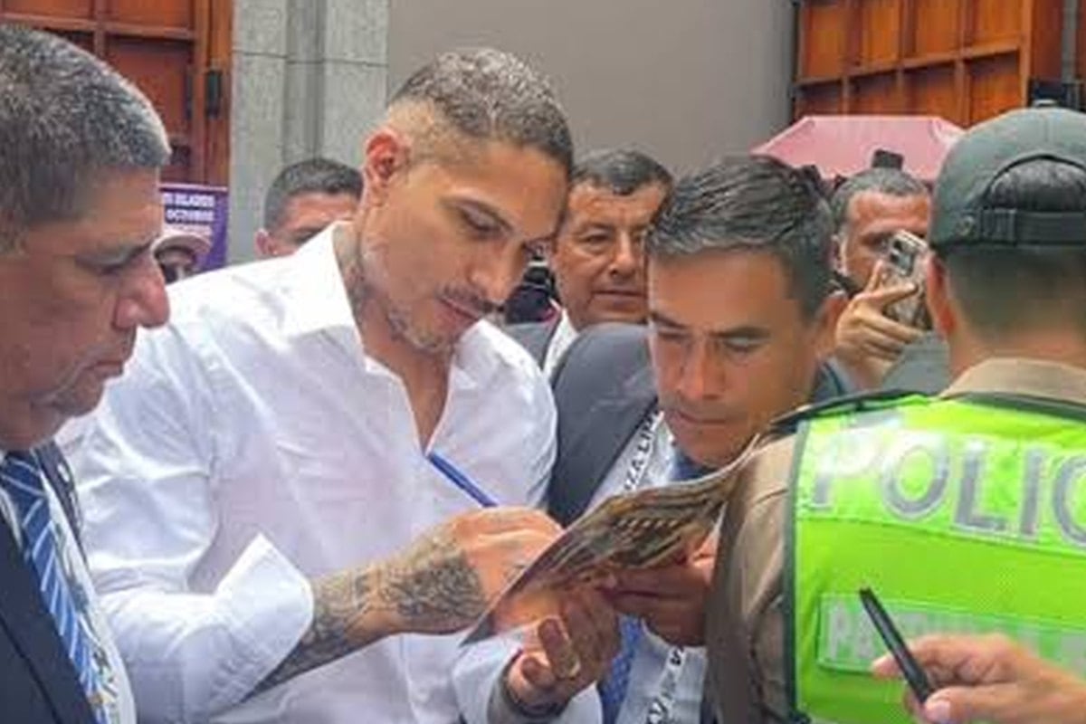 Paolo Guerrero participó en una misa por Alianza Lima y sorprendió con una petición por el deporte nacional. Foto: Captura de video