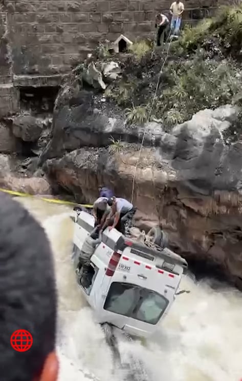 Cinco muertos y cuatro heridos dejó choque frontal entre una miniván y una camioneta en el distrito de San Mateo.