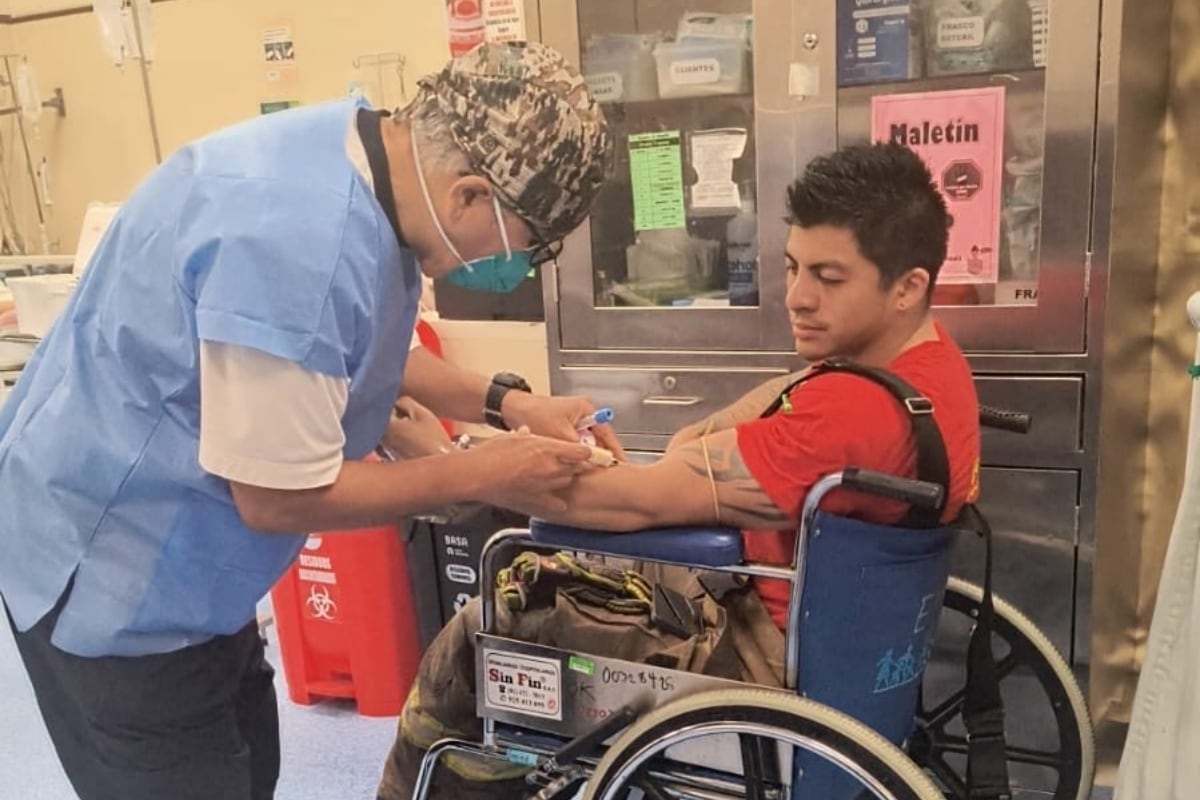 Cuatro bomberos heridos por incendio en el Cercado de Lima. (Foto: EsSalud)