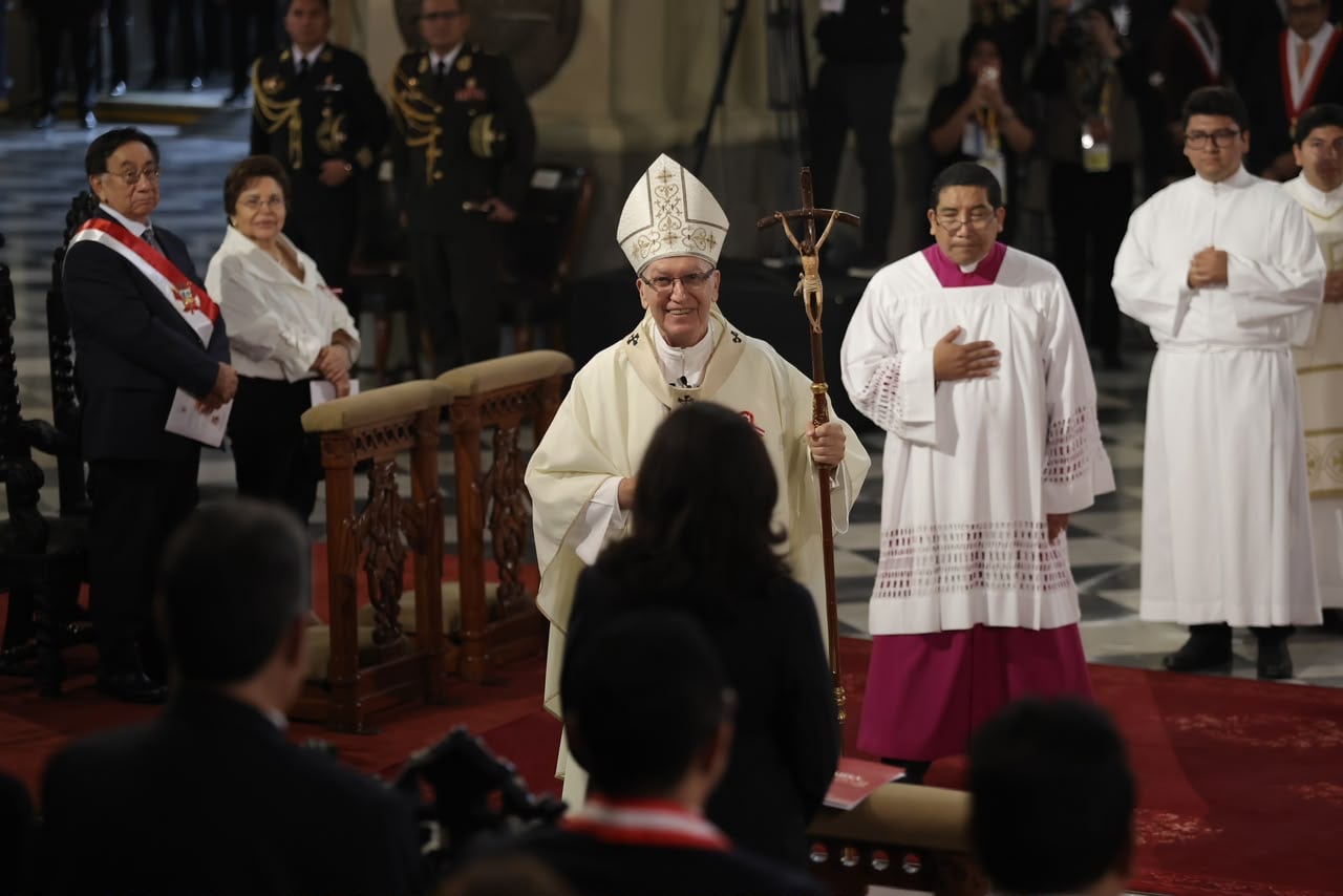 Cardenal Carlos Castillo presidió la misa solemne Te Deum como una de las primeras actividades formales de este 28 de julio. (Foto: joel Alonzo / @photo.gec)