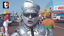 Robotín la rompe en Estados Unidos, pero está triste por sus hijas: “Las extraño, pero ahorro para mi futuro”