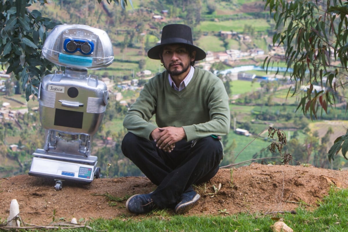 Ahora Kipi enseña a través de Youtube y Spotify, el programa también es conducido por el profesor Velásquez. Foto: Internet.