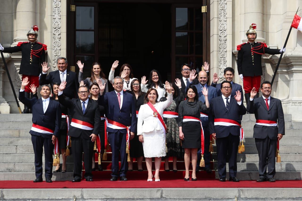 La presidenta Dina Boluarte le tomó juramento a su nuevo gabinete ministerial presidido por Pedro Angulo. (GEC)