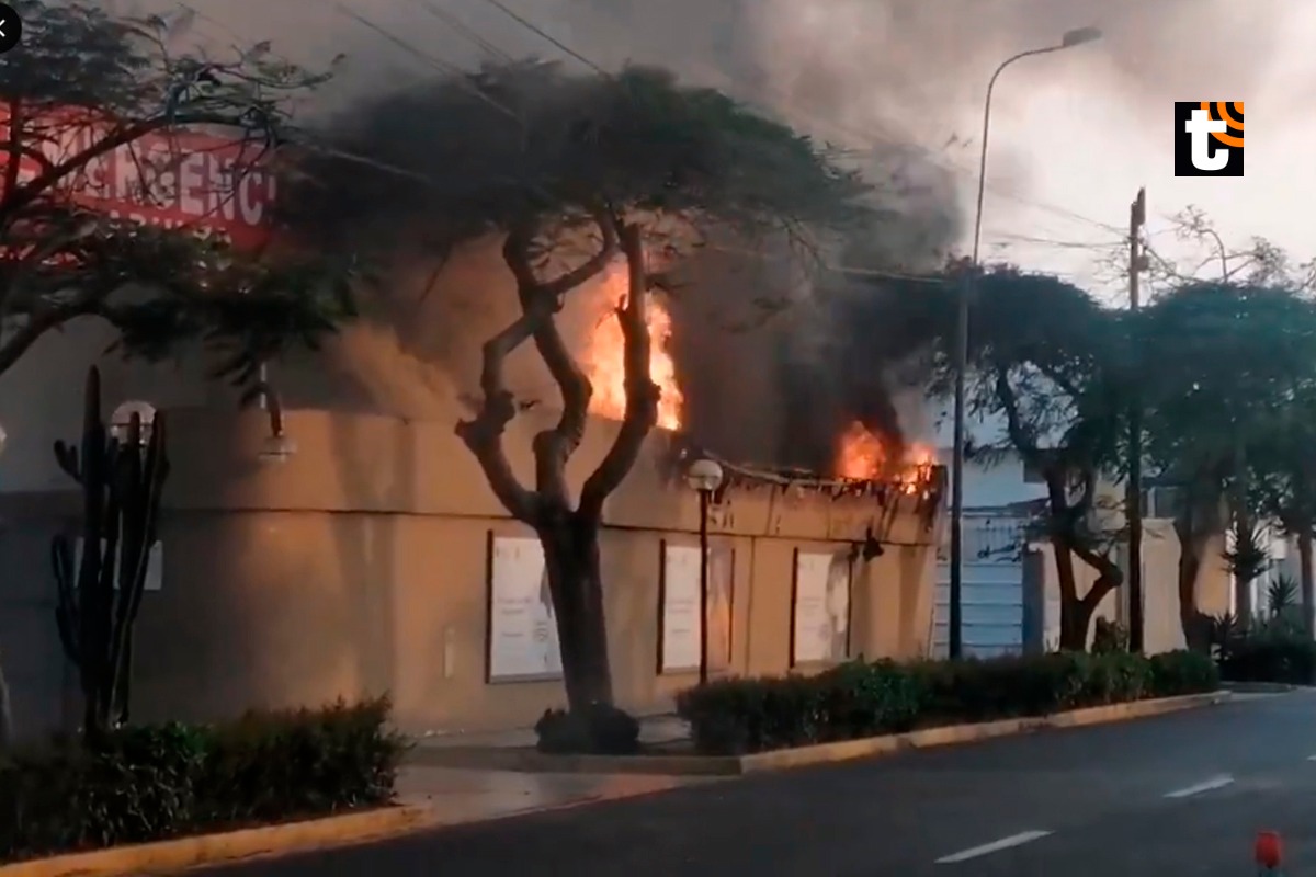 Se incendia la Clínica San Pablo de Surco.