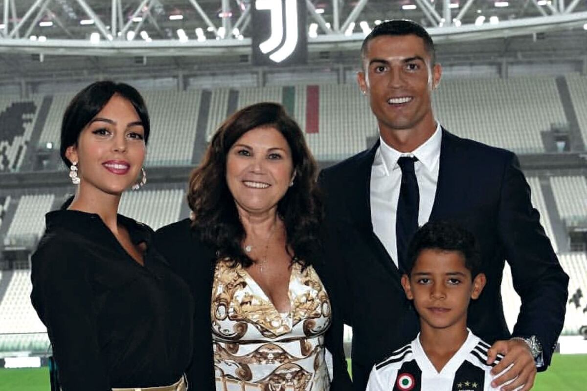 Georgina Rodríguez, Cristiano Ronaldo, su hijo y la madre del futbolista (Foto: Juventus)