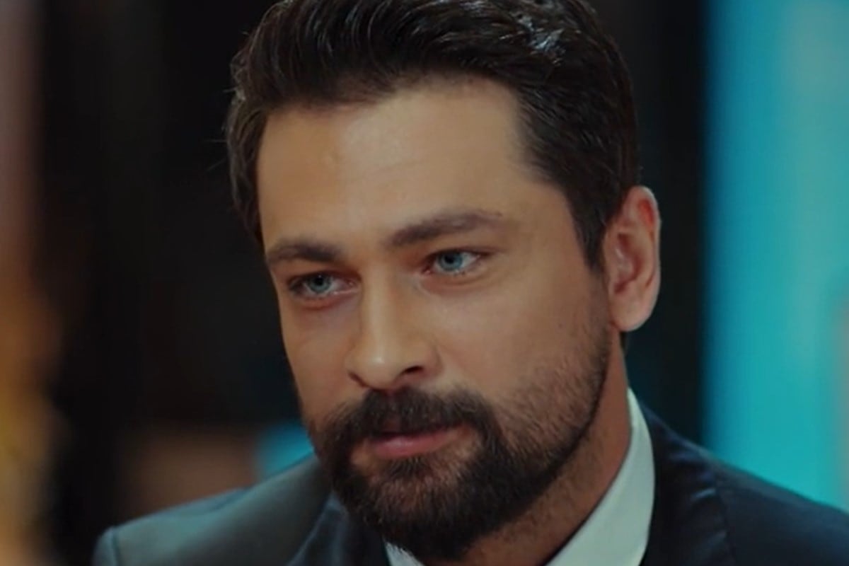 Alihan le pide la mano a Zeynep en uno de los episodios más emocionantes de "Pecado original" (Foto: Med Yapim)