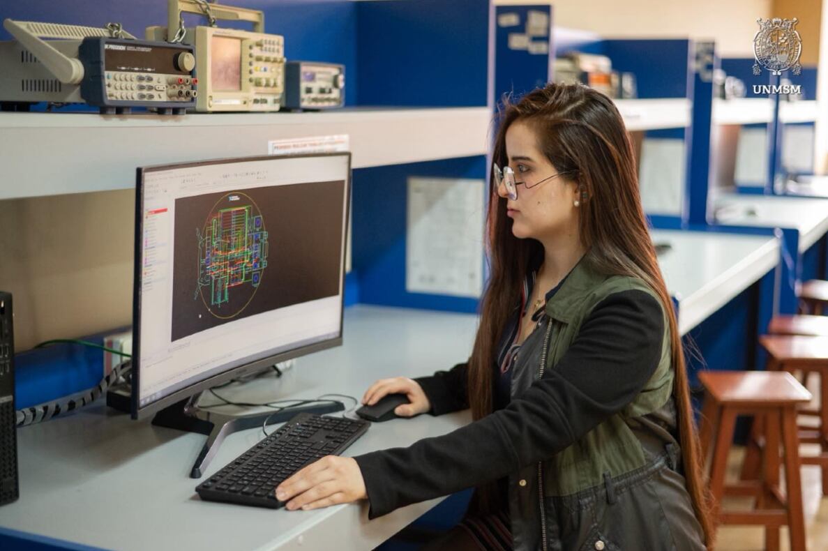 Joven ingeniera peruana es sanmarquina y avanza en la investigación espacial. (Isabel Medina /UNMSM).