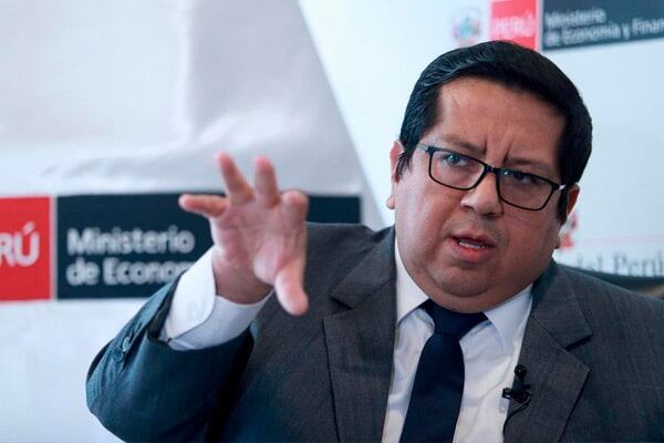 Pacheco enfatizó que Agremub considera al exministro de Economía, Alex Contreras, como alguien que las traicionó al implementar el Impuesto Selectivo al Consumo, pese a que les dijo que no lo haría.