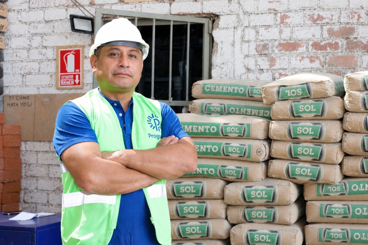 Hace 30 años abrió una ferretería junto a su padre en un local alquilado. Hoy es uno de los referentes del rubro y un verdadero Trome de la Construcción. Conoce la historia detrás de su crecimiento. Foto: Violeta Ayasta.