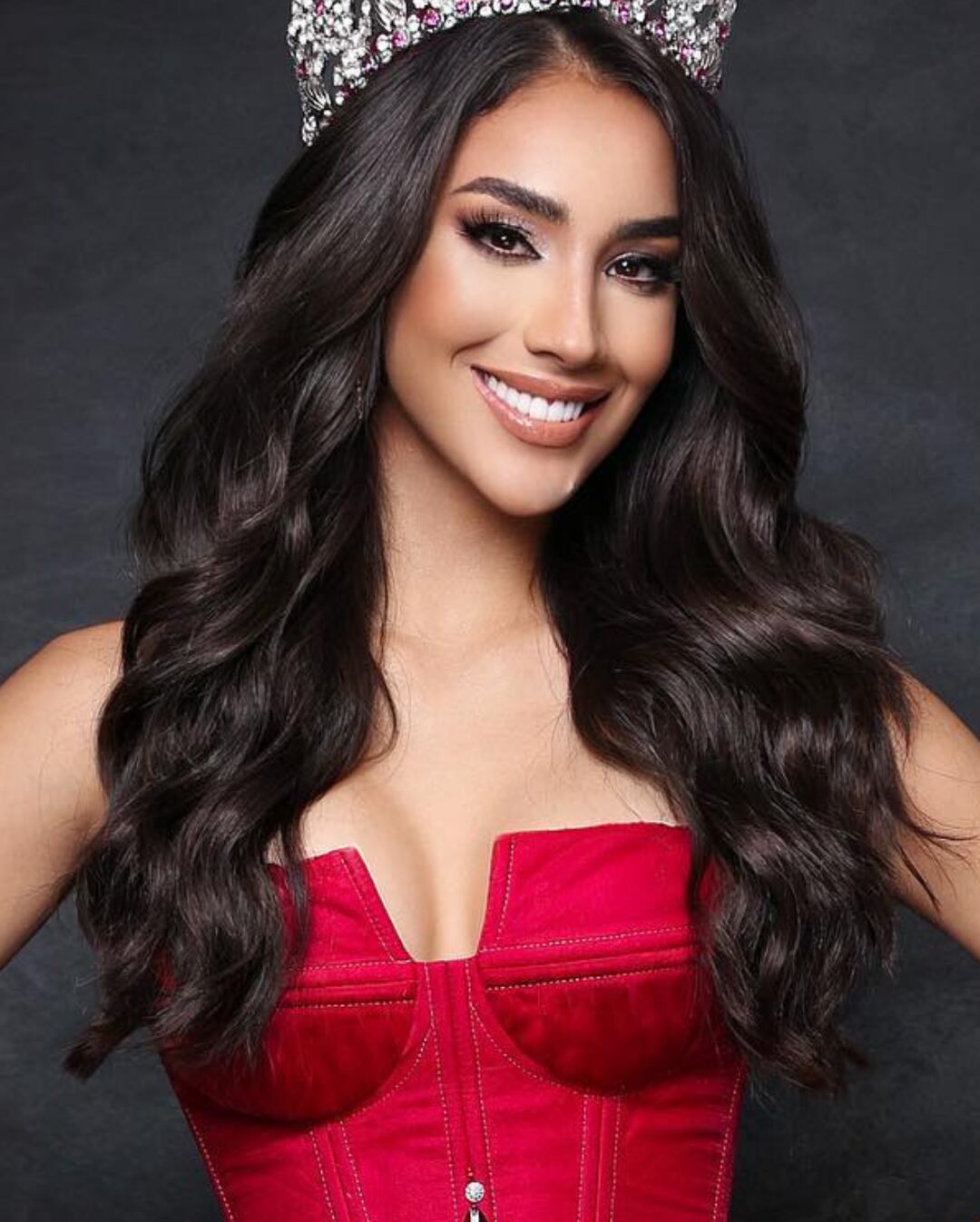 Irma Cristina Miranda Valenzuela tiene 26 años y es originaria de Sonora, México. Es modelo, administradora de empresas, presentadora de televisión y le apasionan los deportes y las danzas tradicionales.
(Foto: IG @irmamirandav)