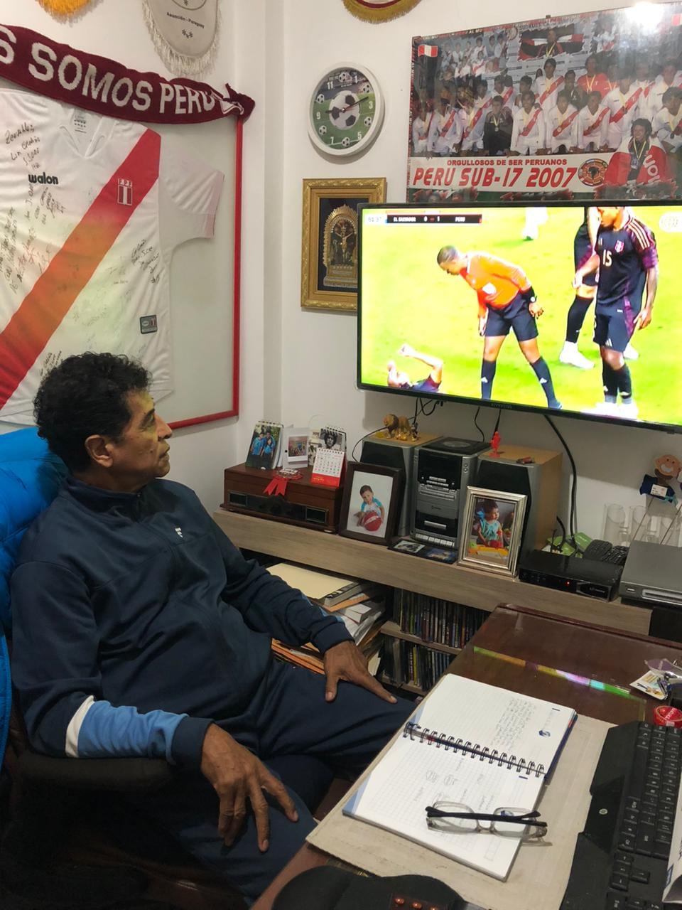 Algunos de sus logros son haber llevado a la Sub 17 de Perú al Mundial de la categoría en el 2007, conquistar el Sudamericano Sub 15 en 2013 y el oro en los Juegos Olímpicos de la Juventud Nanjin 2014.