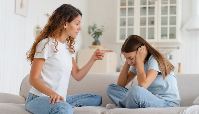 Los límites también se enseñan y los padres tienen un papel clave. Conoce cómo hacerlo sin recurrir al miedo ni a los gritos. Foto: Istock / Chat GPT.