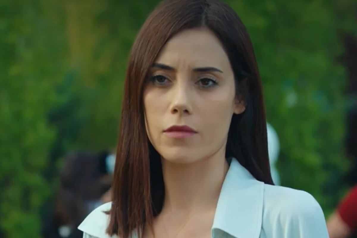 Cansu Dere interpreta a la doctora Asya en la telenovela "Infiel" (Foto: captura de pantalla/Antena 3)