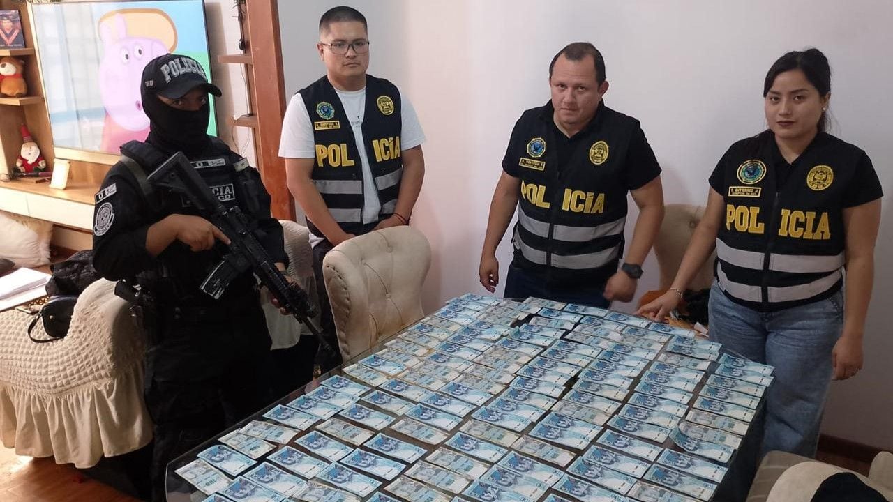Se incautaron 20 mil soles en efectivo durante allanamiento. Foto: PNP