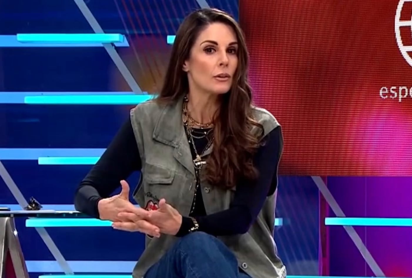 Rebeca defiende a María Pía