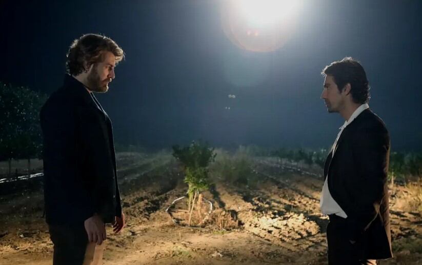 Mehmet y Fikret se agarran a golpes por Züleyha (Foto: Tims & B Productions)