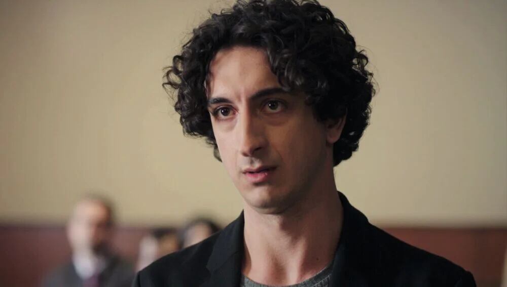 Onur Durmaz interpreta a Engin Tilmen en la telenovela "Secretos de familia" (Foto: Ay Yapim)