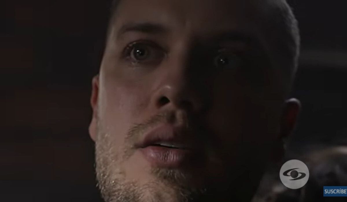 El rostro de Erick durante su secuestro a manos de Titano en "La reina del flow" (Foto: Caracol TV)
