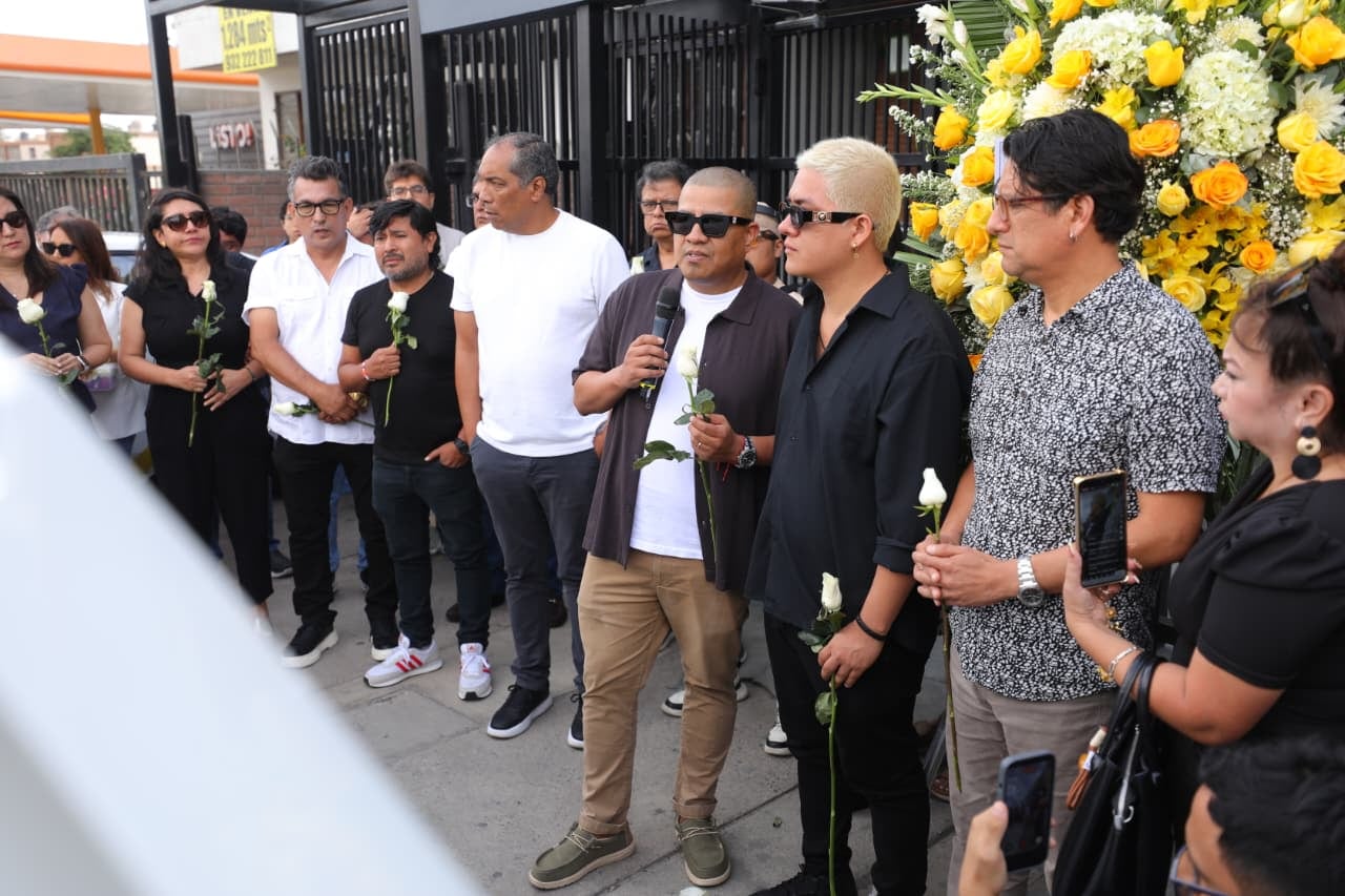 Daniel Marquina junto al hijo de Manolo Rojas. (Fotos: Antonio Melgarejo/ @photo.gec)
