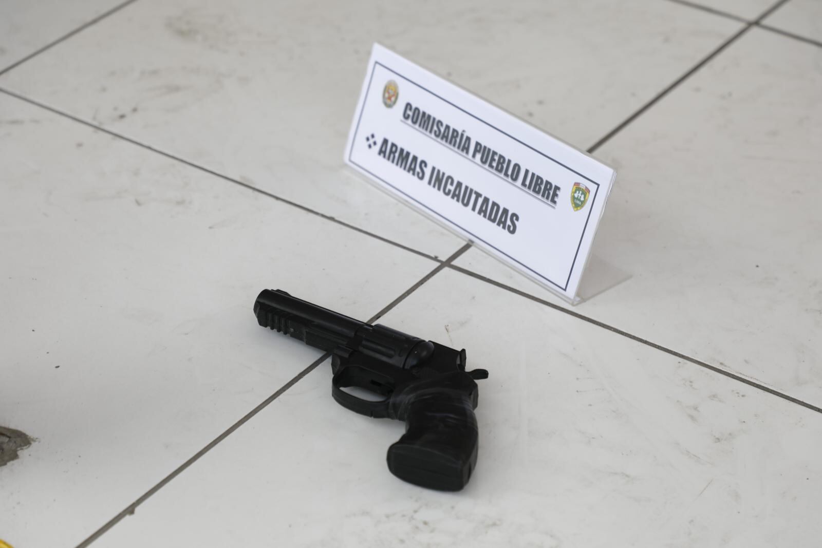 Arma incautada. | Foto: Eduardo Cavero