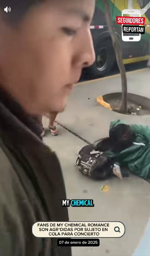 Sujeto agrede a jóvenes en la cola para el concierto. (Video: Chicos de la noticias)