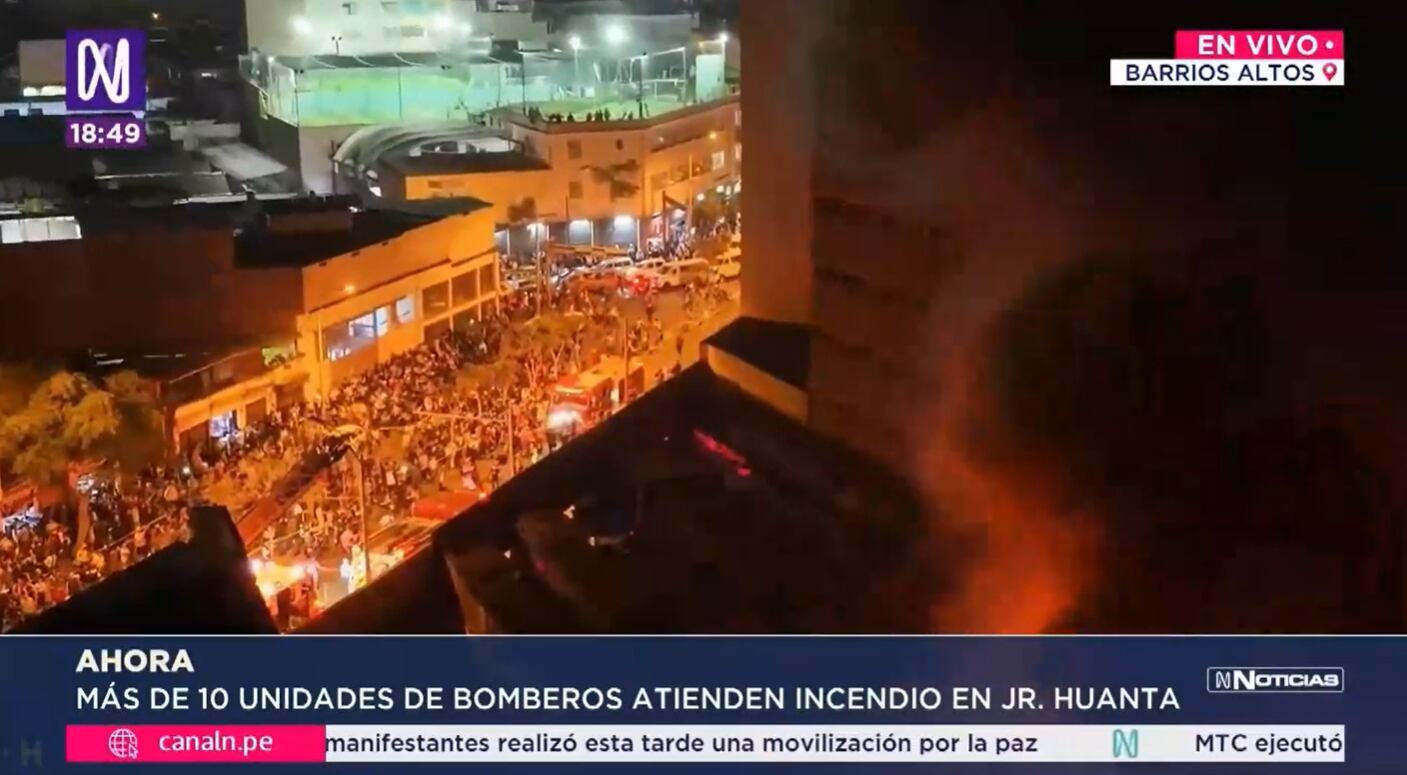 Incendio código 3 consume galería en el jirón Huanta, en el Cercado de Lima.