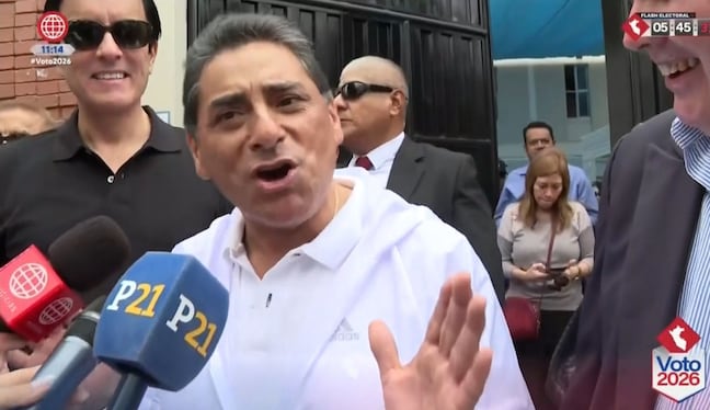 Carlos Álvarez votó y bromeó sobre el flash electoral