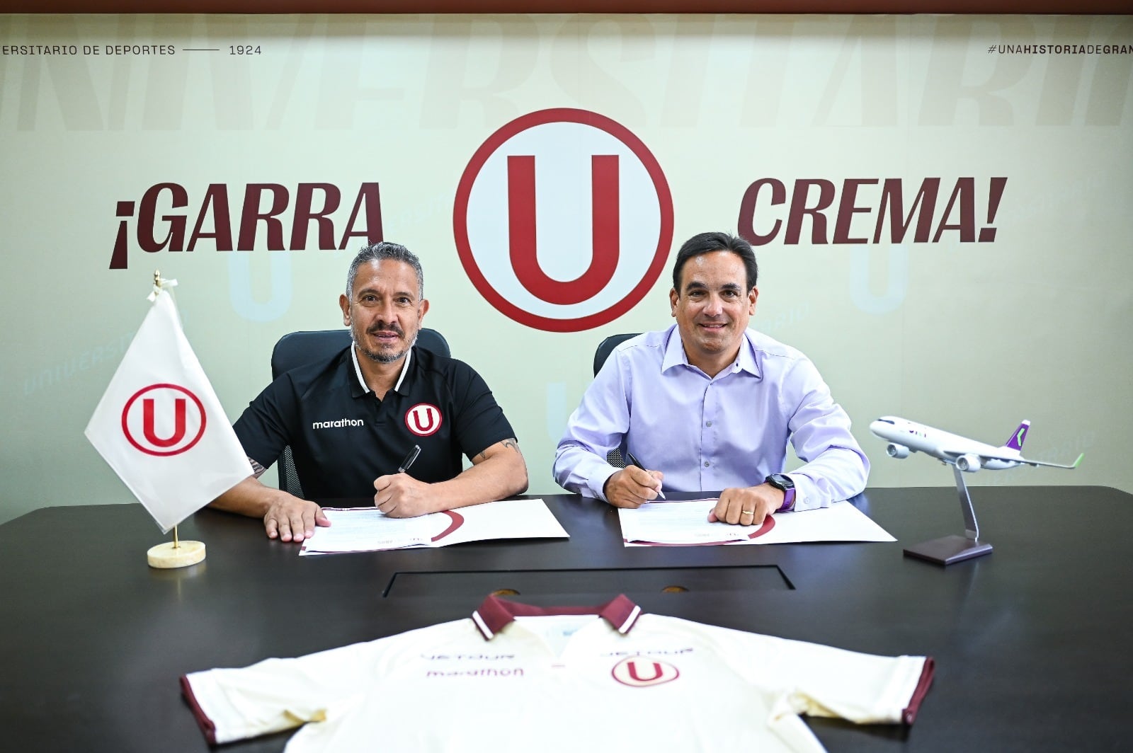 Universitario y Sky Airlines firman acuerdo