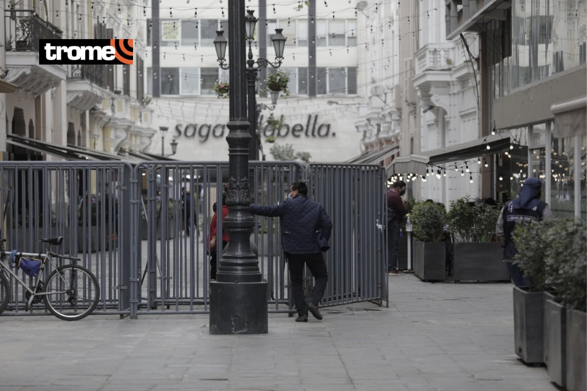 Debido a las protestas contra el presidente Pedro Castillo, los principales accesos a la Plaza de Armas están enrejados