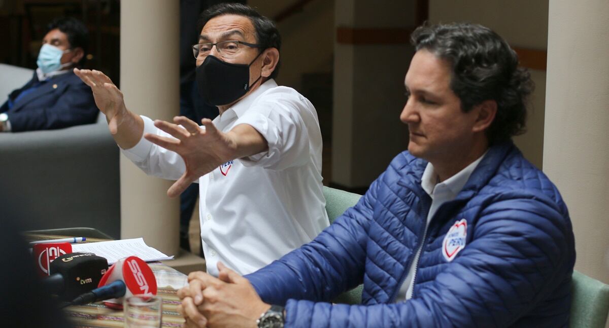 Daniel Salaverry ya no aparece junto al expresidente Martín Vizcarra. (Foto: GEC)