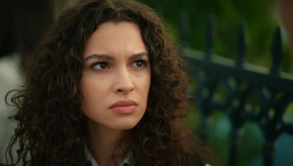 Su Burcu Yazgi Coşkun como Asiye Eren en la telenovela "Hermanos" (Foto: NG Medya)