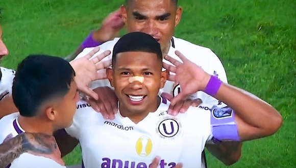 Edison Flores le pega por encima de la barrera y la pone lejos de las manos del golero rival (Video: L1MAx)