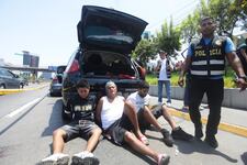 ¡EN LA VÍA EXPRESA! ‘Los Malditos del Cono’ roban camionetón y caen tras persecución