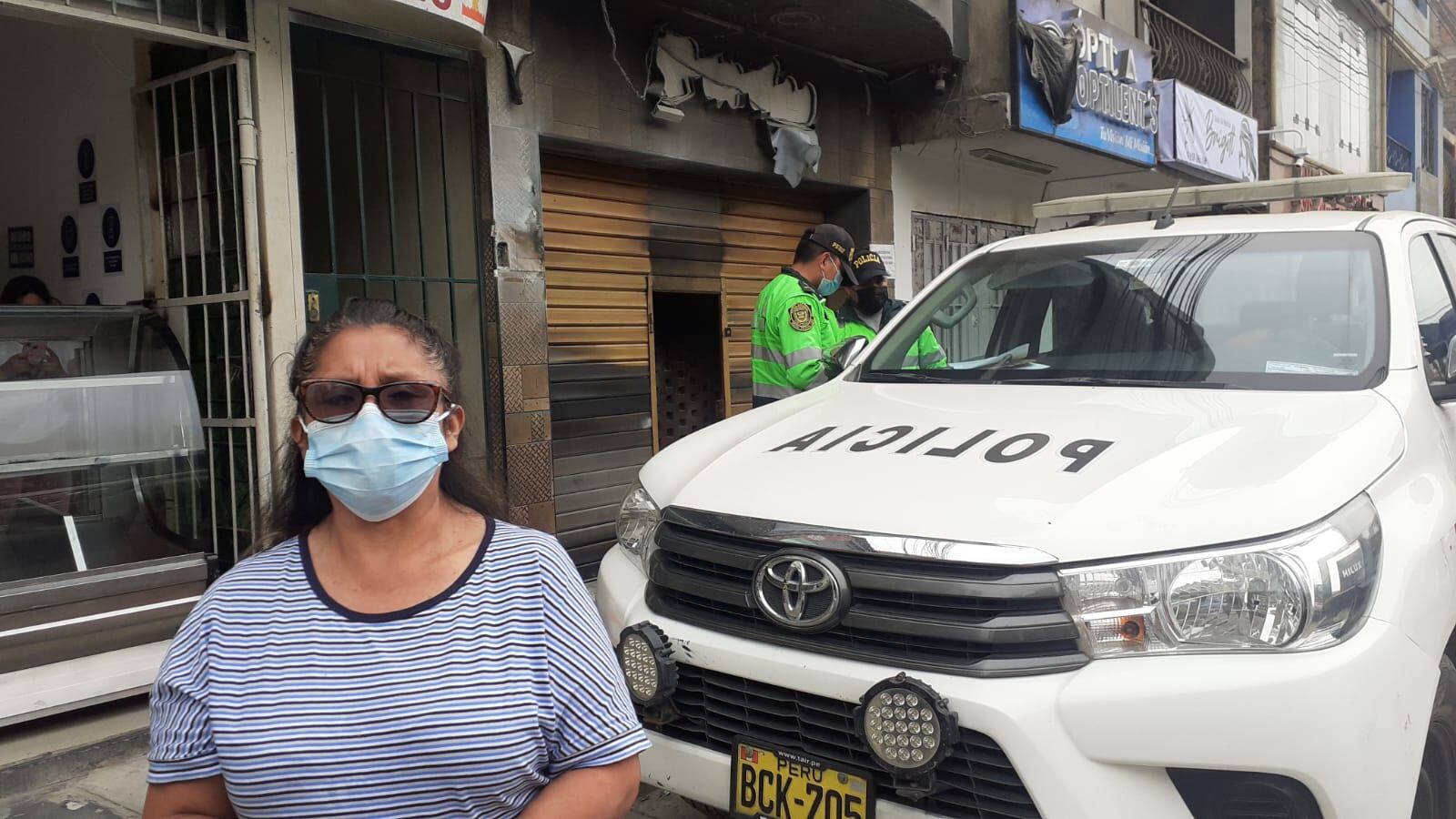 Víctor Manuel Gómez Lara (28), provisto de una galón de gasolina, prendió fuego en un bar, en San Juan de Lurigancho. (foto: Mónica Rochabrum/Trome)