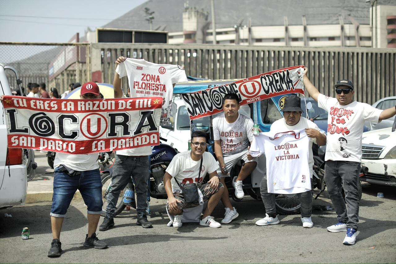 Hichas de Universtario ya ingresan al estadio Monumental para la fiesta de premiación (Foto: GEC)