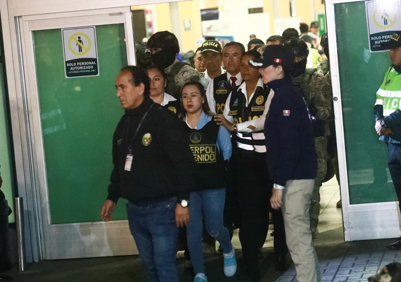 Llegada desde Colombia al país, de la venezolana Wanda Del Valle, acusada de liderar una banda delictiva de trata de personas. Foto: César Grados/@photo.gec