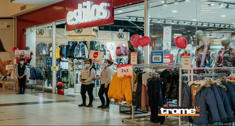 Centros comerciales atienden también los domingos e impulsan su reactivación con variadas ofertas. (Trome / Isabel Medina)