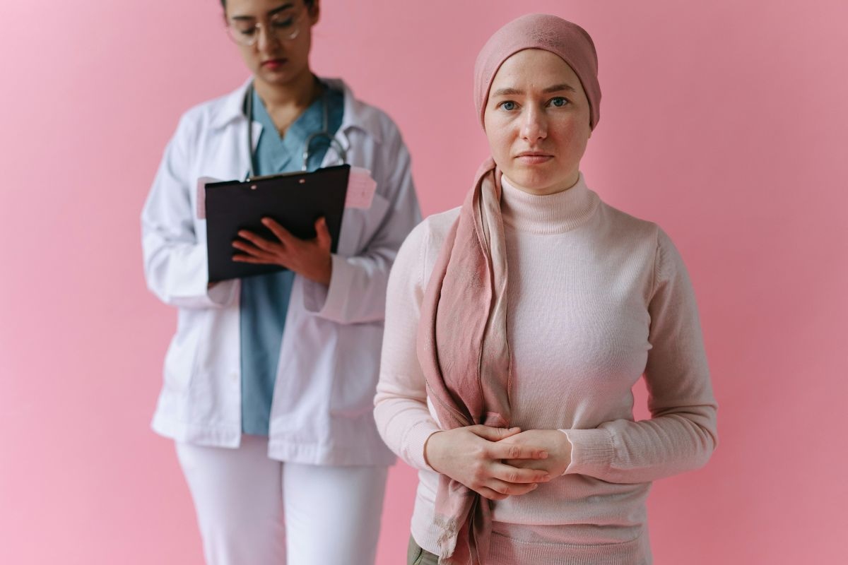 En el Perú, el cáncer sigue siendo una de las principales causas de muerte, especialmente en mujeres con cáncer de mama y cuello uterino, y en hombres con cáncer de próstata y estómago. (Foto: Thirdman / Pexels)