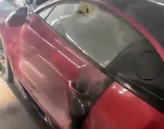 El Bugatti quemado de 'El Alfa', valorizado en 3 millones de dólares. (Captura)