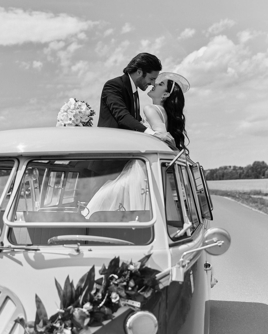 El estilo de la boda de Özge Gürel y Serkan Çayoğlu ha llamado mucho la atención (Foto: Özge Gürel y Serkan Çayoğlu/Instagram)