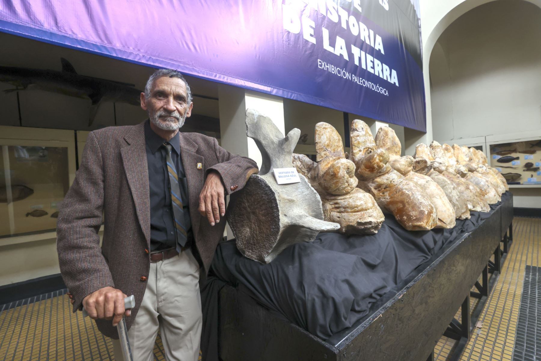 Mario Urbina, paleontólogo y descubridor del fósil.