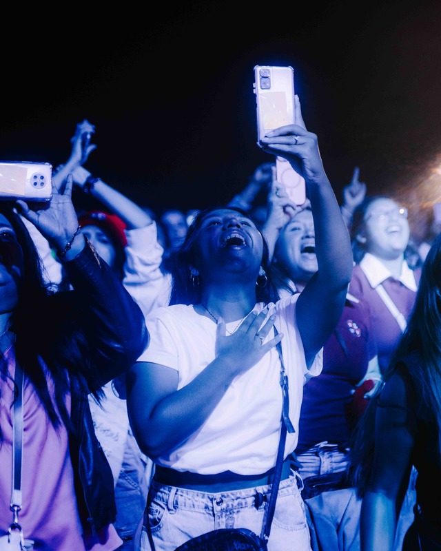 Fans de Erreway viviendo el primer concierto. / Foto: Masterlive.
